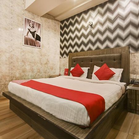 Collection O 76248 Hotel D Crown Yeni Delhi Dış mekan fotoğraf