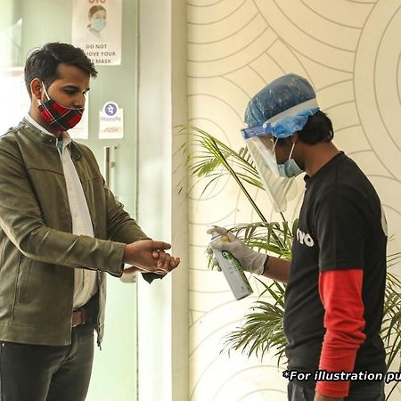 Collection O 76248 Hotel D Crown Yeni Delhi Dış mekan fotoğraf