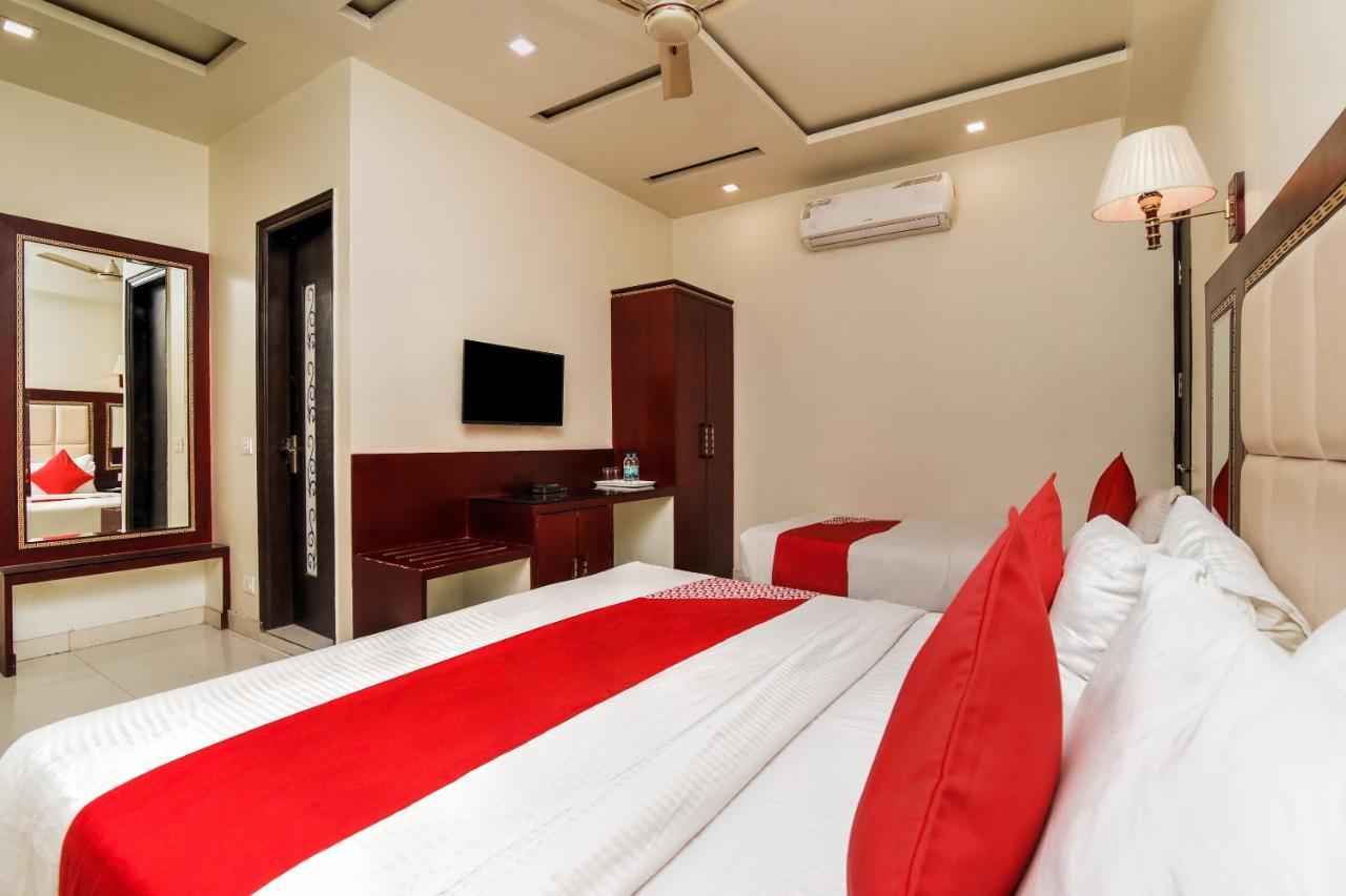Collection O 76248 Hotel D Crown Yeni Delhi Dış mekan fotoğraf