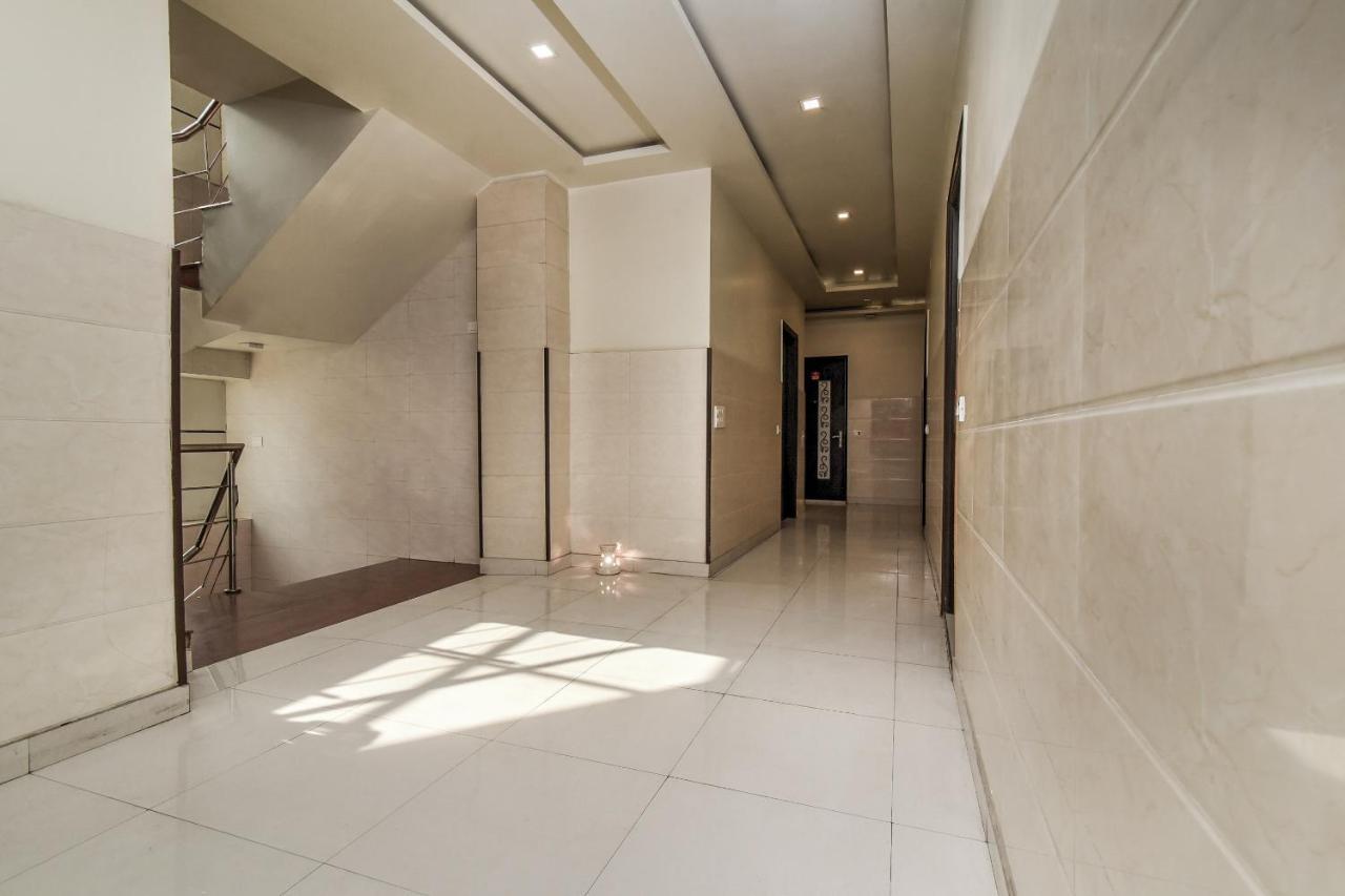 Collection O 76248 Hotel D Crown Yeni Delhi Dış mekan fotoğraf