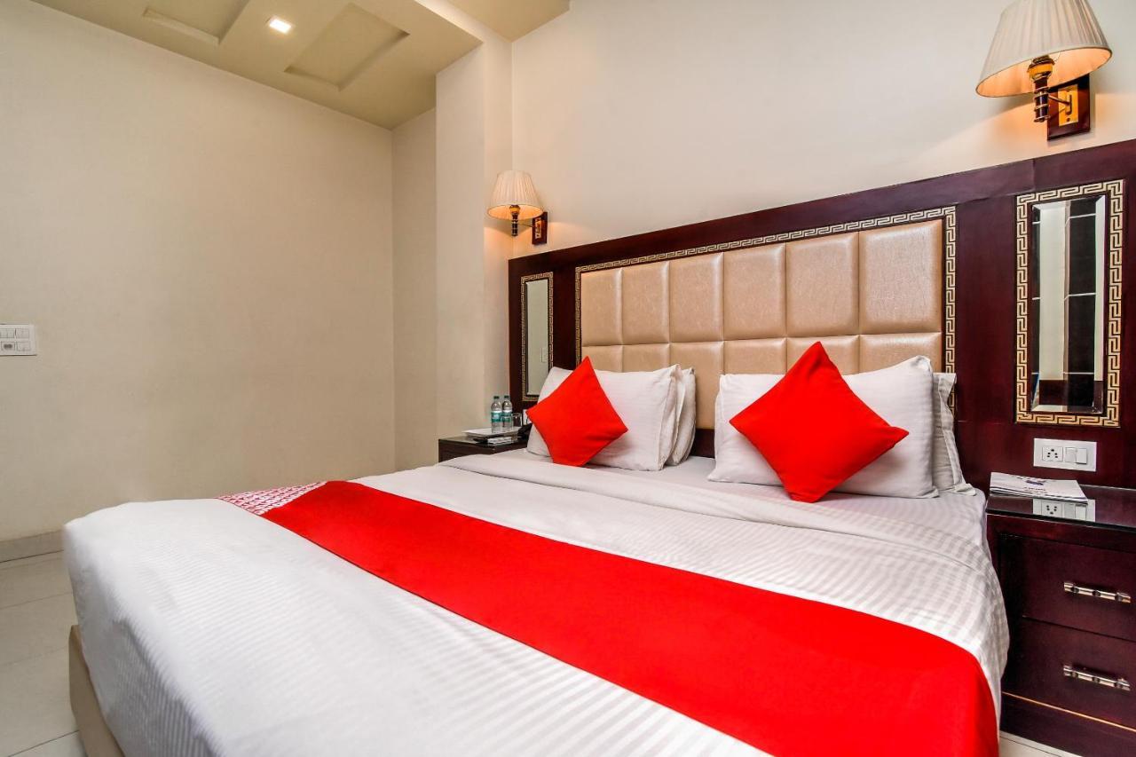 Collection O 76248 Hotel D Crown Yeni Delhi Dış mekan fotoğraf