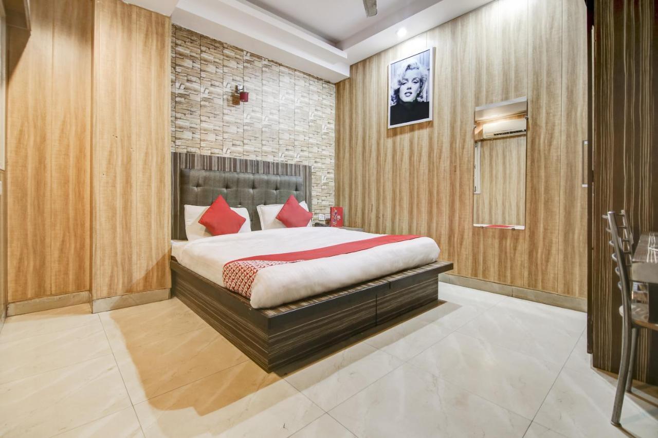 Collection O 76248 Hotel D Crown Yeni Delhi Dış mekan fotoğraf