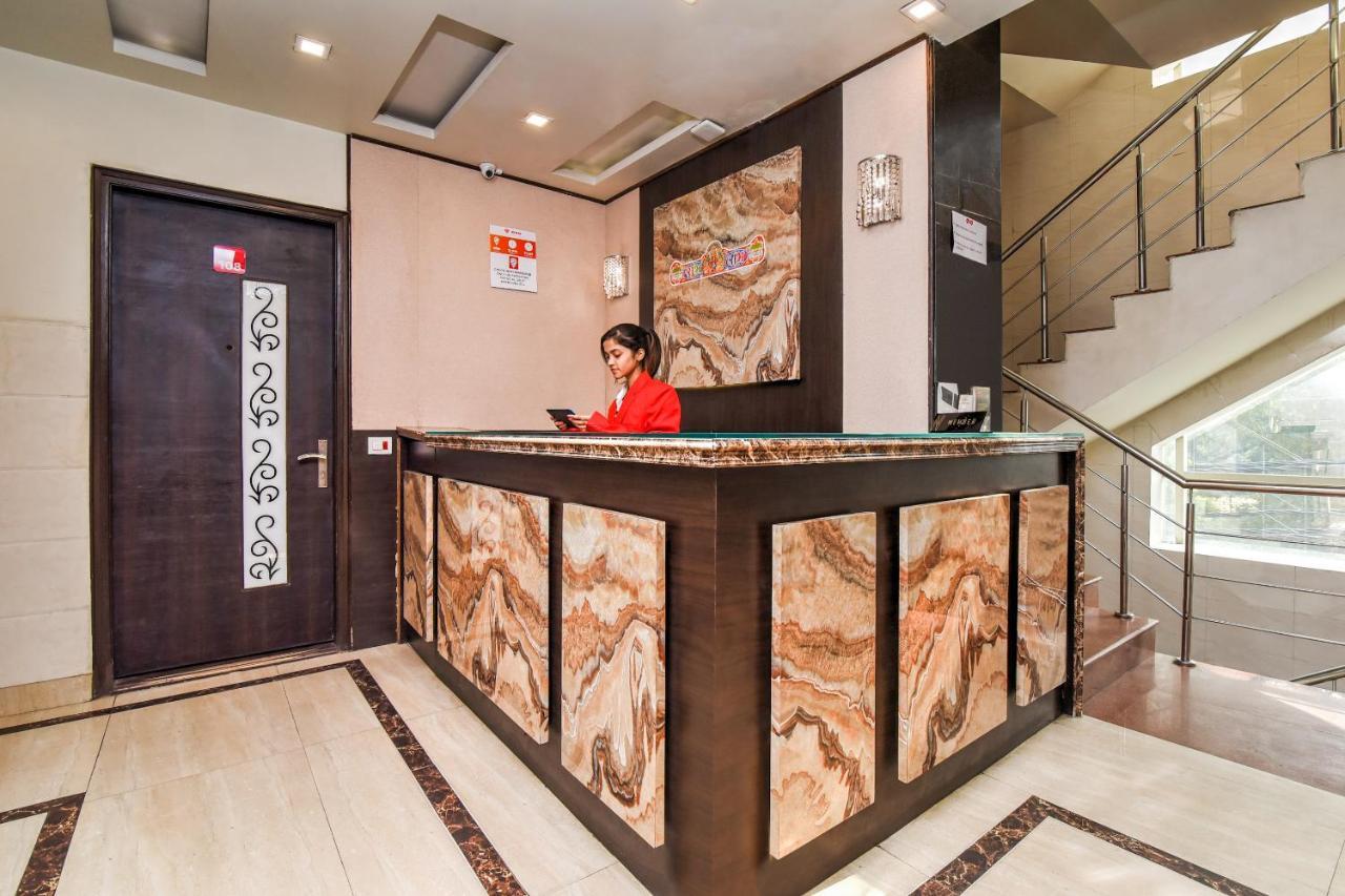 Collection O 76248 Hotel D Crown Yeni Delhi Dış mekan fotoğraf